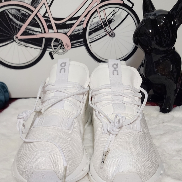 New On Cloud Sneakers - Picture 9 of 9